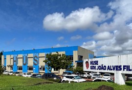 Huse realiza cirurgia inédita para tratar câncer ósseo em criança