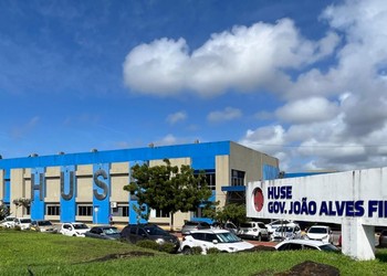 Huse realiza cirurgia inédita para tratar câncer ósseo em criança