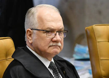 Fachin toma posse no cargo de presidente do STF; Moraes é empossado como vice