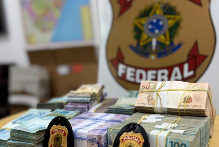 Dupla é presa em Carira com R$ 329 mil durante investigação por lavagem de dinheiro