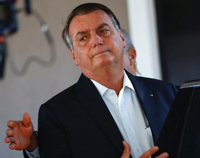 Bolsonaro é diagnosticado com câncer de pele e passa por cirurgia para remoção de lesões
