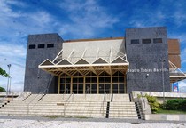 Peça “Simples Assim” chega a Aracaju com humor afiado e reflexões sobre a vida