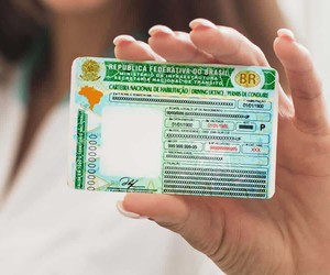 Governo anuncia cursos gratuitos para obter a CNH e mira redução de até 80% no custo