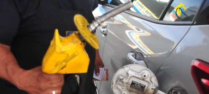 Após reajuste da Petrobras, gasolina e diesel ficam mais caros a partir de hoje