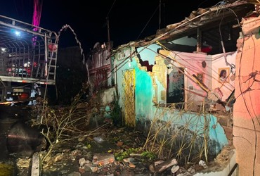 Caminhão carregado com botijões de gás atinge três casas em Itaporanga d’Ajuda