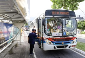 Percurso de ônibus é alterado durante a passagem do Bloco "Por Amor ao Iate"