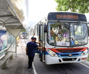 Percurso de ônibus é alterado durante a passagem do Bloco "Por Amor ao Iate"