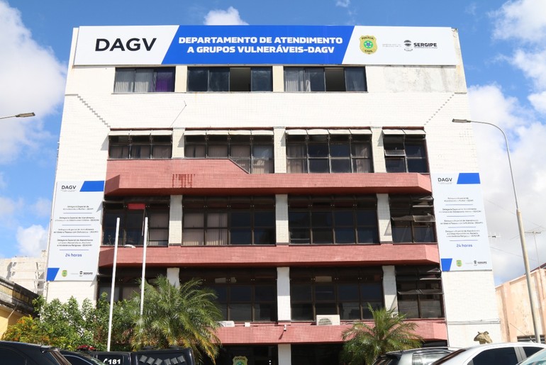 Homem é preso por descumprir medida protetiva e agredir ex-companheira em Aracaju