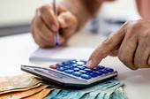 Juros elevados pressionam endividamento das famílias, aponta Novo Desenrola