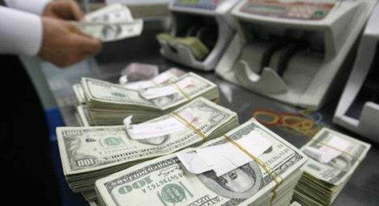Dólar dispara e atinge marca de R$4,70 nesta sexta-feira
