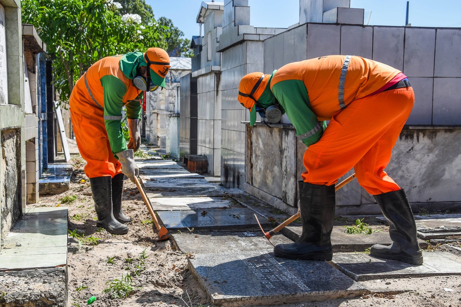 Cemitérios de Aracaju começam a ser preparados para o Dia de Finados