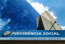 Governo prorroga até fevereiro de 2026 prazo para aposentados pedirem devolução de descontos indevidos do INSS