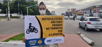 SMTT realiza ação educativa para conscientizar motociclistas sobre acidentes de trânsito em Aracaju