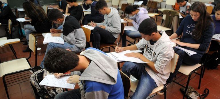 Abandono escolar dobra na rede pública de ensino, aponta Inep