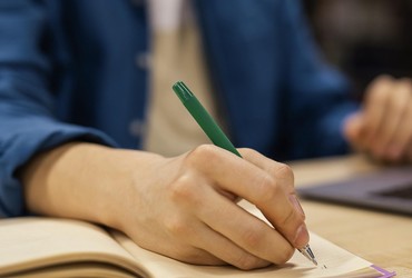 Beneficiários nascidos em novembro e dezembro recebem Pé-de-Meia hoje (30)