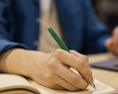 Beneficiários nascidos em novembro e dezembro recebem Pé-de-Meia hoje (30)