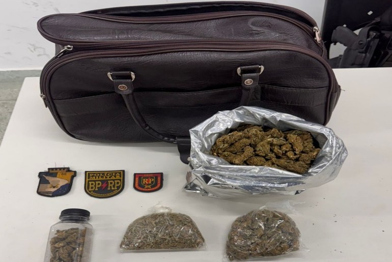 Dupla foge e deixa quase meio quilo de maconha durante ação em Socorro