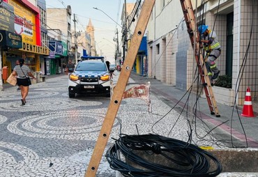 Guarda Municipal intensifica combate a ligações clandestinas de fiação no Centro de Aracaju