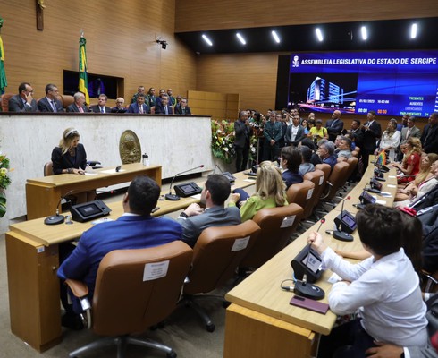 Deputados estaduais eleitos tomam posse em Sergipe