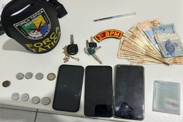 Dupla é presa com placas de telecomunicação e cabos de cobre em Propriá