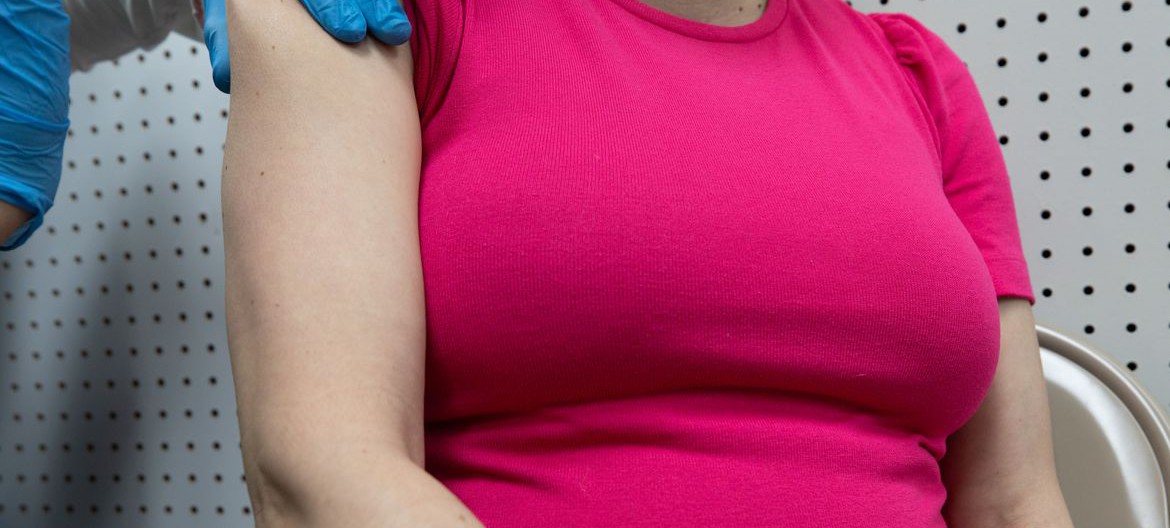 Anvisa orienta suspensão de vacina da AstraZeneca para grávidas