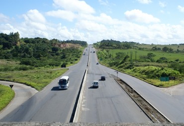 Trecho da BR-101 terá bloqueios no sábado para içamento de passarela em Laranjeiras
