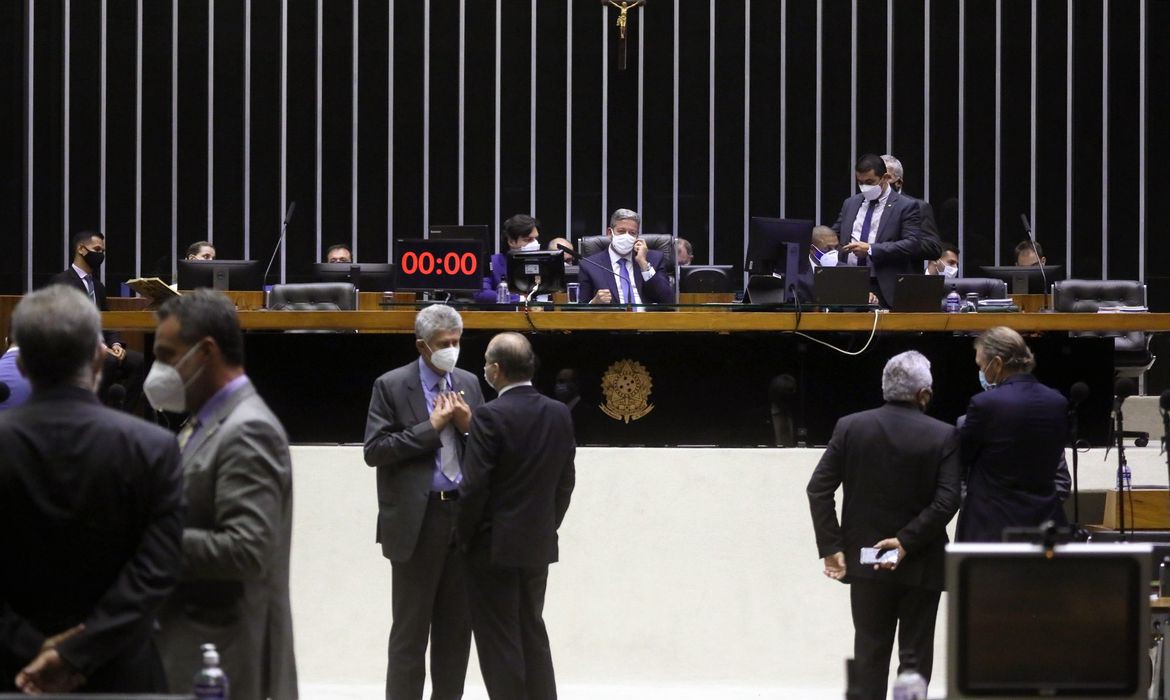 Câmara aprova valor fixo na cobrança do ICMS para combustíveis