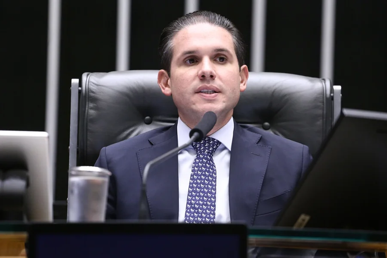 Motta deve instalar comissão para discutir fim da escala 6x1 na próxima semana