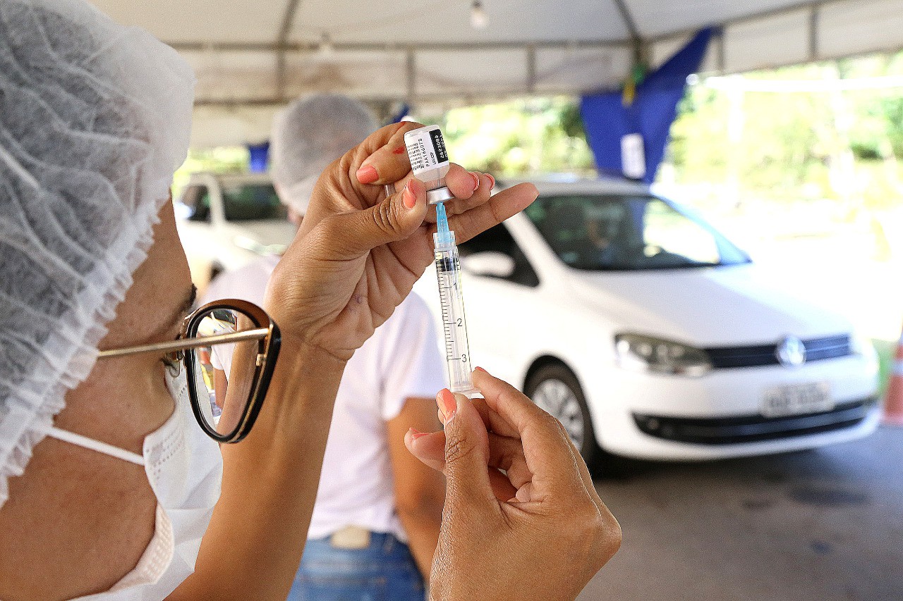 Covid-19: adesão à vacina entre pessoas de 54, 51 e 50 anos é baixa em Aracaju