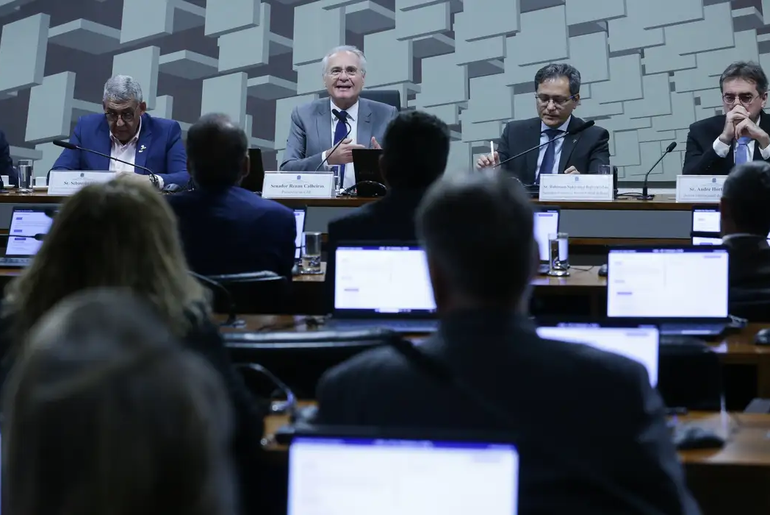 Comissão do Senado aprova PL que isenta IR para quem ganha até R$ 5 mil