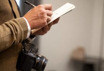 Mês do Jornalista destaca o combate à desinformação; entenda