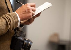 Mês do Jornalista destaca o combate à desinformação e a retomada de poder da mídia tradicional