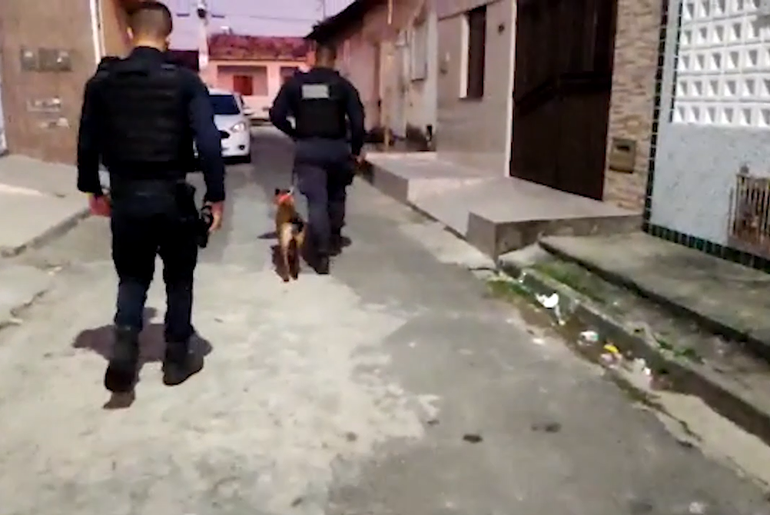 Duas pessoas morrem e sete são presas durante operação contra tráfico de drogas na Zona Norte de Aracaju