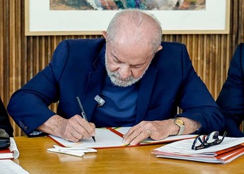 Lula sanciona lei que proíbe linguagem neutra no serviço público