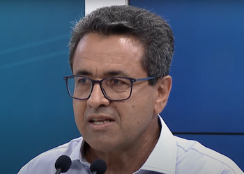 Secretário Luiz Roberto é internado após mal-estar no trabalho