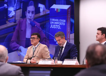 Projeto que isenta Imposto de Renda para quem ganha até R$ 5 mil avança na Câmara dos Deputados