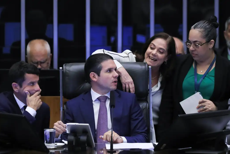 Isenção do IR para quem ganha até R$ 5 mil avança na Câmara dos Deputados