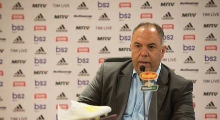 Dirigente do Flamengo Marcos Braz troca socos com torcedor em shopping no RJ