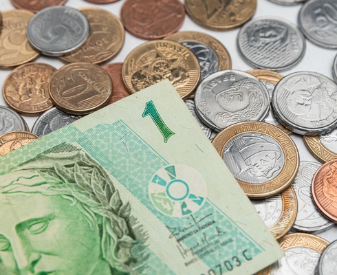 Renda média mensal dos brasileiros cai R$200 em três anos