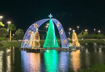 Iluminação Natalina do Porque Governador Augusto Franco é inaugurada