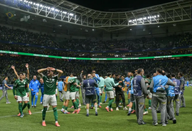 Palmeiras goleia LDU em virada histórica e vai à final da Libertadores