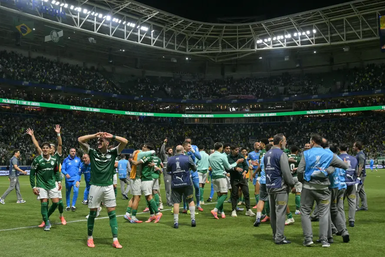 Palmeiras goleia LDU em virada histórica e vai à final da Libertadores