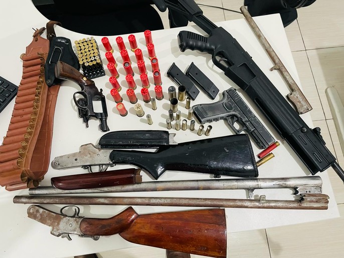 Homem é preso com três espingardas no município de Néopolis