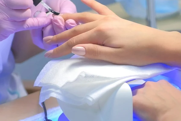 Anvisa proíbe uso de substâncias potencialmente cancerígenas em produtos para unhas