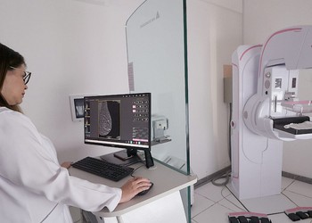 Exame de mamografia é ampliado em 25% durante campanha Outubro Rosa