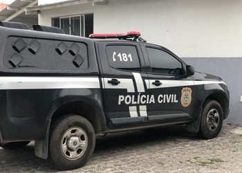 Suspeito é preso por ponto de venda de drogas em Campo do Brito