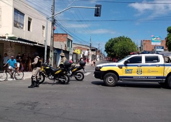 SMTT altera trânsito na avenida Santa Gleide durante bloco carnavalesco