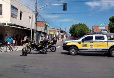 SMTT altera trânsito na avenida Santa Gleide durante bloco carnavalesco