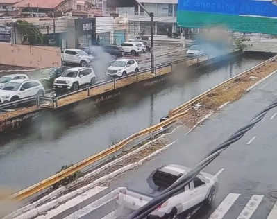 Chuvas intensas causam alagamentos e interdição de imóveis na Zona Norte da capital