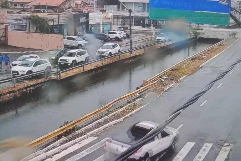Chuvas intensas causam alagamentos e interdição de imóveis na Zona Norte da capital